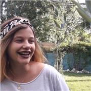 Étudiante en troisième année de philosophie, animatrice d'ateliers auprès d'élèves de primaire, j'ai été diplômée d'une classe prépa où j'ai pu étudier en profondeur le français et les langues vivantes (anglais et espagnol)